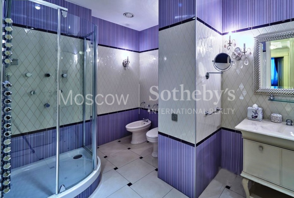 Продается 4-комнатная квартира, площадью 300.00 кв.м. Москва, переулок Ружейный, дом 3