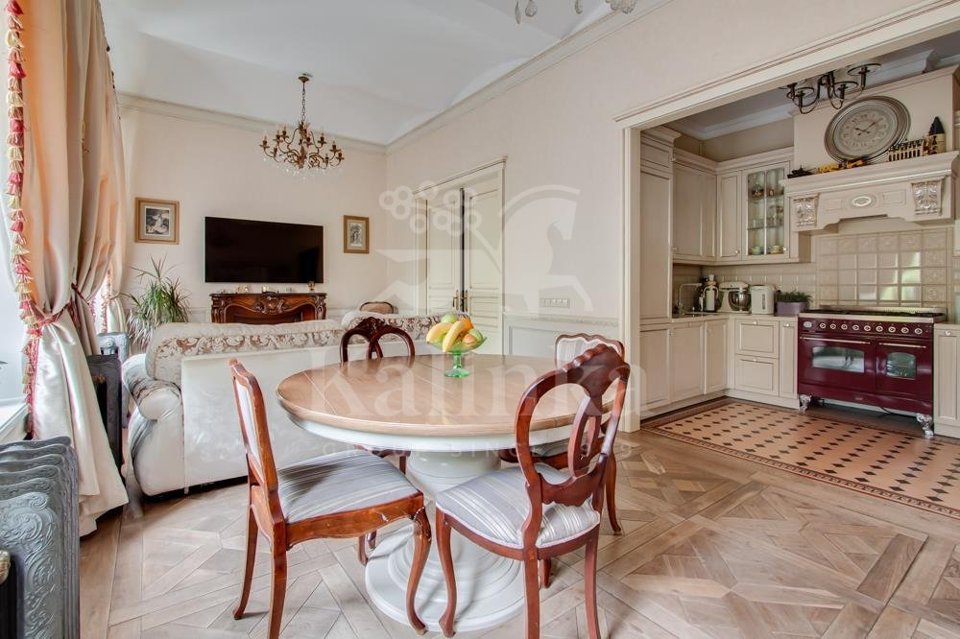 Продается 4-комнатная квартира, площадью 117.00 кв.м. Москва, Комсомольский проспект