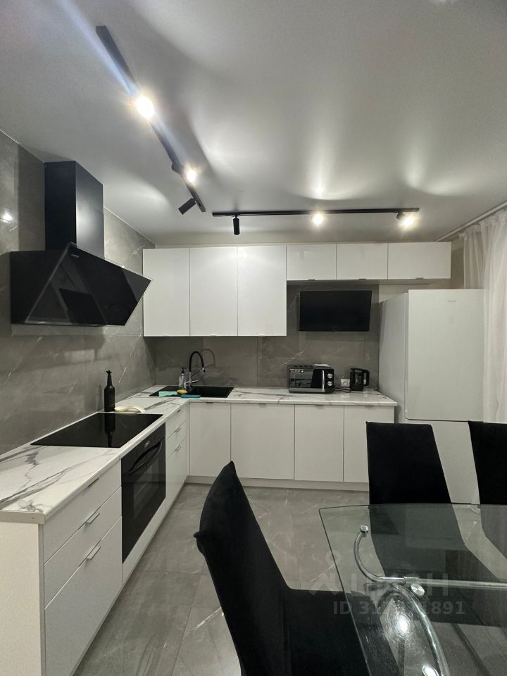 Продается 2-комнатная квартира, площадью 60.00 кв.м. Москва, улица Загорьевская, дом 17