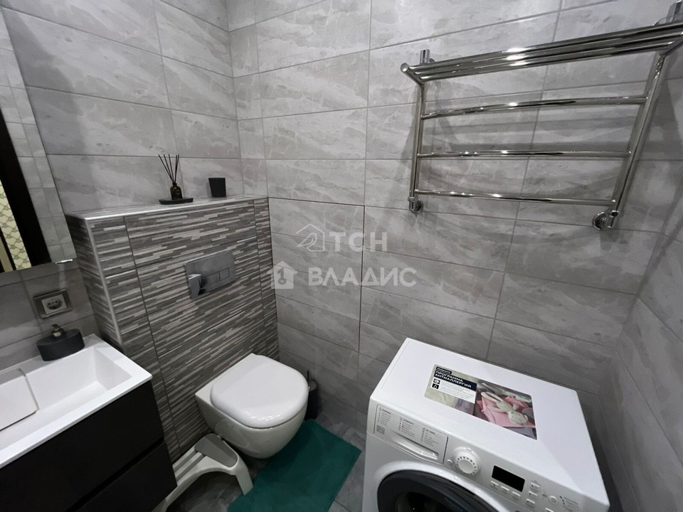 Продается 2-комнатная квартира, площадью 56.60 кв.м. Московская область, Лосино-Петровский городской округ, поселок Свердловский, улица Молодежная, дом 4