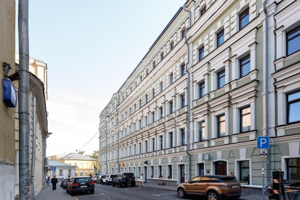 Продается 5-комнатная квартира, площадью 190.00 кв.м. Москва, улица Поварская