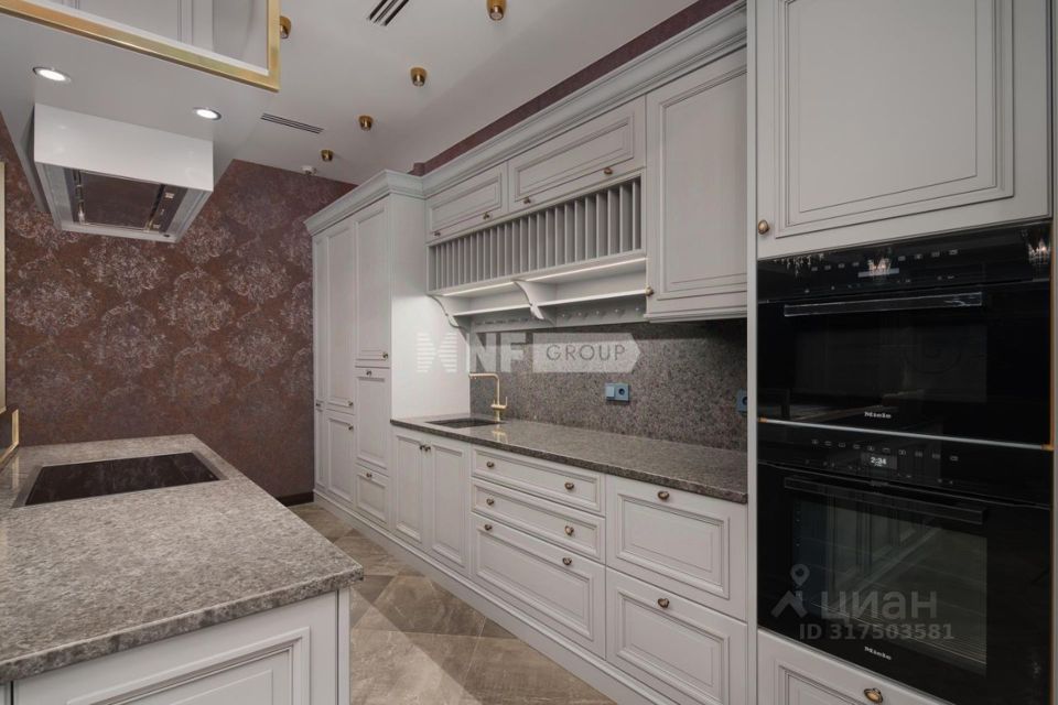 Продается 4-комнатная квартира, площадью 298.90 кв.м. Москва, улица Трубецкая, дом 8