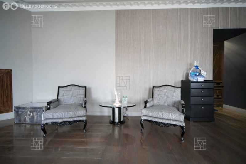 Продается 4-комнатная квартира, площадью 250.00 кв.м. Москва, улица Пречистенка, дом 27