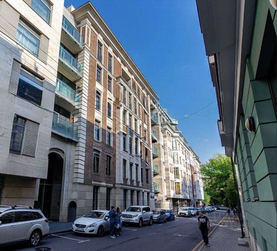 Продается 2-комнатная квартира, площадью 164.60 кв.м. Москва, переулок Зачатьевский 1-й, дом 8с1