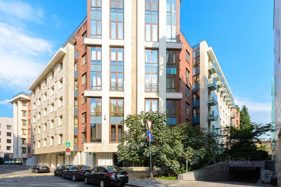 Продается 4-комнатная квартира, площадью 180.00 кв.м. Москва, переулок Зачатьевский 1-й, дом 5